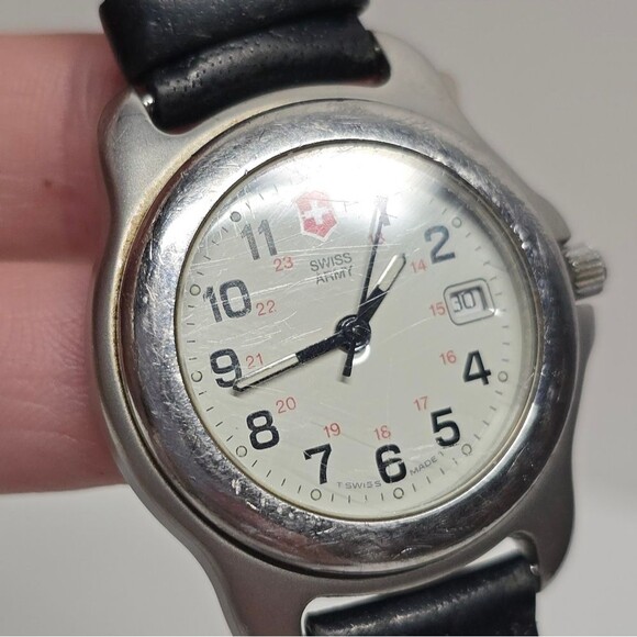 Vintage Victorinox Swiss Army Military Watch Silver Tone UNTESTED - Picture 3 of 8